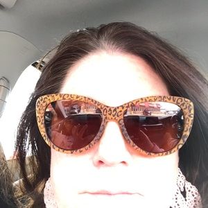 Meet your Posher, Gloria